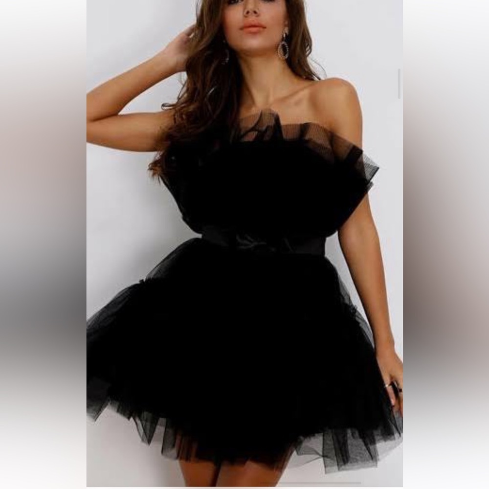 Off-Shoulder Black Tulle Party Dress